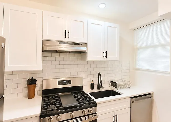 2br,1ba Wifi Parking Full Kitchen Chicago